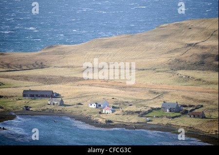 Una vista dalla collina di bussola di fronte a Sanday l isola di Canna nelle Ebridi Interne al largo della costa occidentale della Scozia. Foto Stock