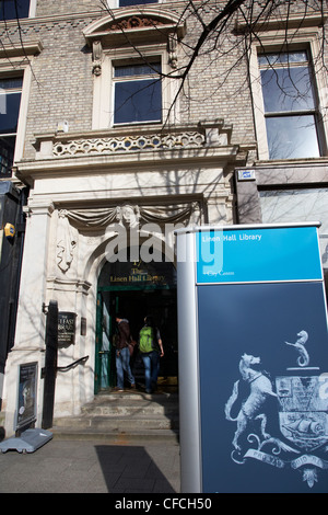 Ingresso alla Linen Hall Library DONEGAL SQUARE Belfast nord Irlanda del Nord Regno Unito Foto Stock