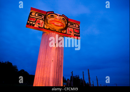 Bellissimi esempi Prime Nazioni totem può Foto Stock