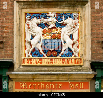 Il grado II ha elencato l'ingresso di Fossgate alla Merchant Adventurers' Hall, York, Regno Unito. Foto Stock