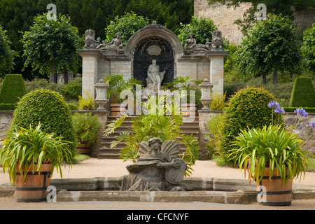 Giardino barocco nel parco del castello di piccole dimensioni, Blankenburg castello, Blankenburg, montagne Harz, Sassonia-Anhalt, Germania Foto Stock