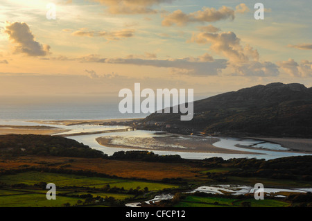 Afon Mawddach (Mawddach estuario) e Abermaw/Barmouth, Snowdonia, Galles Foto Stock