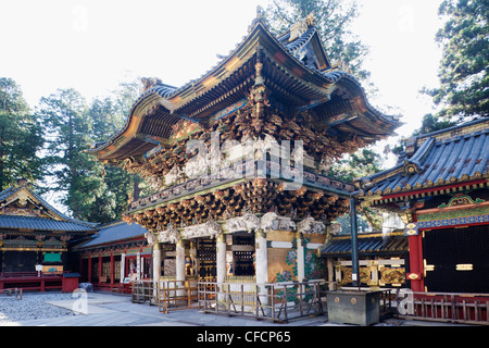 Giappone, Nikko, il Santuario Toshogu, la Porta Yomeimon Foto Stock