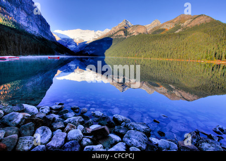 Lake Louise e il Ghiacciaio Victoria, il Parco Nazionale di Banff, Alberta, Canada Foto Stock