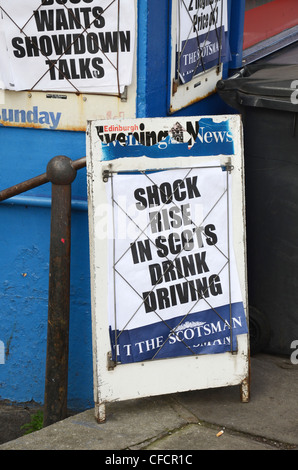 Tabellone di giornale storia sull'urto luogo in scozzese bere Driver. Foto Stock