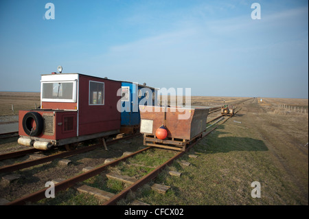 Carro ferroviario che collega Hallig Langeneß a Hallig Oland e la terraferma, utilizzati per il trasporto di merci e di passeggeri attraverso il Mare del Nord Foto Stock