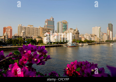 Il fiume e la città, Guangzhou, Guangdong, Cina e Asia Foto Stock