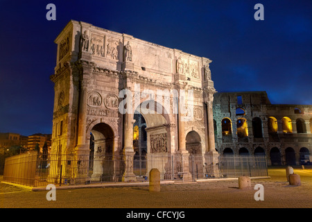 Colosseo e Arco di Costantino, Sito Patrimonio Mondiale dell'UNESCO, Roma, Lazio, l'Italia, Europa Foto Stock