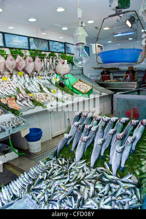 Mercato del pesce a Kadikoy, lato Asiatico del Bosforo, Istanbul, Turchia Foto Stock