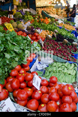 Mercato a Kadikoy, lato Asiatico del Bosforo, Istanbul, Turchia Foto Stock