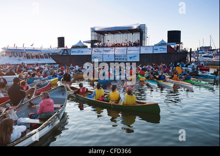 Porto Interno folle a sinfonia annuale evento splash, Victoria, British Columbia, Canada Foto Stock