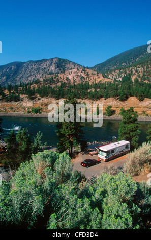 Thompson River campeggio - "Coppa d'Oro" Parco provinciale con RV in sito, British Columbia, Canada. Foto Stock