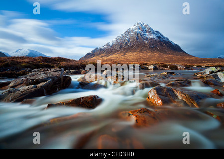 Buachaille Etive Mor e il fiume Coupall a Glen Etive, Glen Coe fine di Rannoch Moor, altopiani, Scozia, altopiani, REGNO UNITO Foto Stock