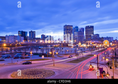 Lo skyline di Winnipeg e carnevale a forche. Winnipeg, Manitoba, Canada. Foto Stock