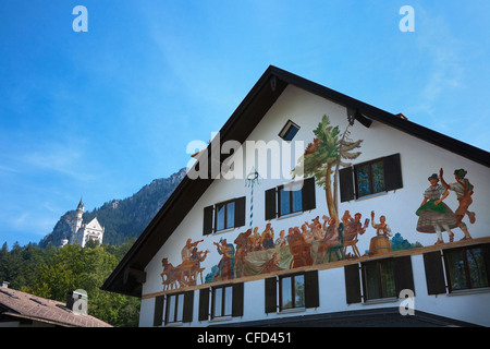 Il Castello di Neuschwanstein in distanza, Schwangau, Stallgau, Baviera, Germania Foto Stock