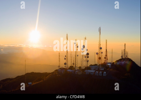 Telcom torri sul vertice di Volcan Baru, Volcan Baru National Park, Chiriqui provincia, Panama Foto Stock