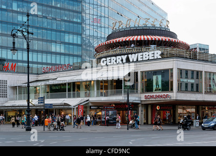 Café Kranzler Neues Kranzler Eck, Kurfuerstendamm, Charlottenburg di Berlino, Germania Foto Stock