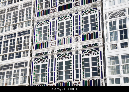 Galerias (vetrina balconi) sulla Marina Avenue, La Coruna City, Galizia, Spagna, Europa Foto Stock