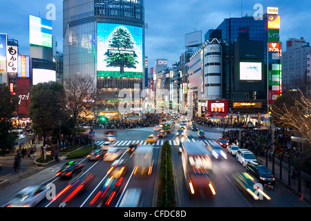 La traversata di Shibuya intersezione, Shibuya, Tokyo, Giappone Foto Stock