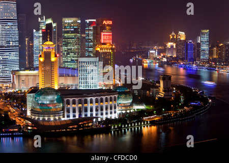 Nuovo skyline di Pudong, guardando attraverso il fiume Huangpu dal Bund, Shanghai, Cina e Asia Foto Stock
