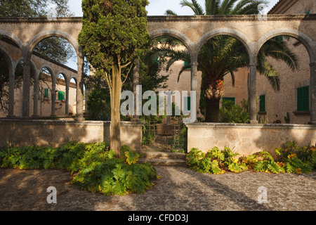 Statua Ramon Llull, Santuari de Cura, monastero, Puig de Randa, montagna con monasteri, vicino a Llucmayor, Maiorca, Baleari Isla Foto Stock