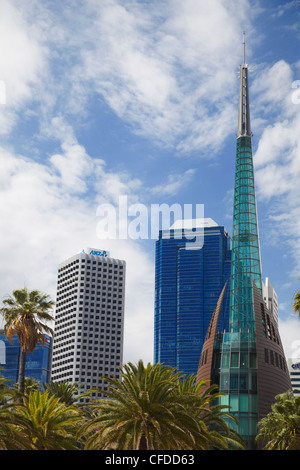 Grattacieli di skyline della città e campanile di Swan, Perth, Australia occidentale, Australia Pacific Foto Stock