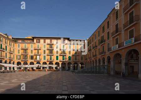 Case a piazza principale nella luce del sole si Placa Major, Palma de Mallora, Maiorca, isole Baleari, Spagna, Europa Foto Stock