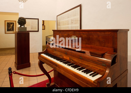 Pianoforte de Pleyel a cella 4 presso il monastero Sa Cartoixa, La Cartuja, Valdemossa, montagne Tramuntana Maiorca Isole Baleari Foto Stock