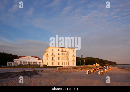 Hotel Heiligendamm nella luce della sera, Mar Baltico, Mecklenburg Western-Pomerania, Germania, Europa Foto Stock