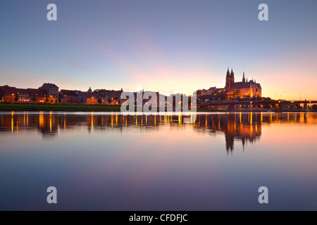 Vista sul fiume Elba al castello di Albrechts e Cattedrale di sera, Meissen, Saxonia, Germania, Europa Foto Stock