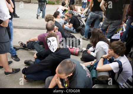 Protesta di indignants (rivoluzione spagnola) e scontri con la polizia in Barcelona vicino al parlamento catalano, Parc Ciutadella Foto Stock