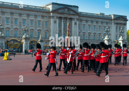 Cambio della Guardia, Buckingham Palace, London, England, Regno Unito, Europa Foto Stock