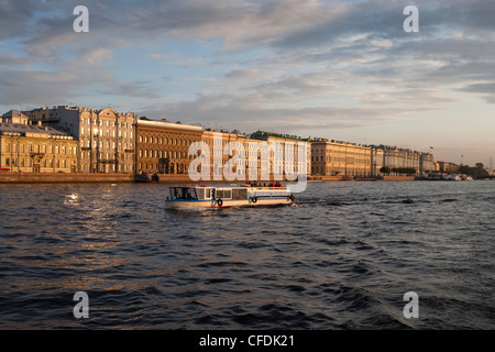 Escursioni Escursione in battello sul fiume Neva, San Pietroburgo, Russia Foto Stock