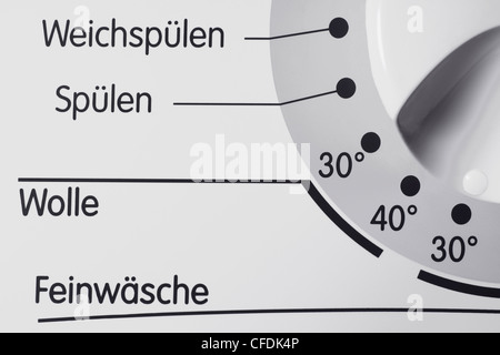 Detailansicht einer Skala einer Waschmaschine | Dettaglio foto di una scala da una macchina di lavaggio, in lingua tedesca. Foto Stock