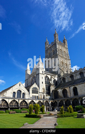 La torre quattrocentesca e chiostri, Cattedrale di Gloucester, Gloucestershire, England, Regno Unito, Europa Foto Stock