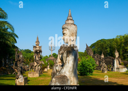 Statue in Xieng Khuan Buddha Park, Provincia di Vientiane, Laos, Indocina, Asia sud-orientale, Asia Foto Stock