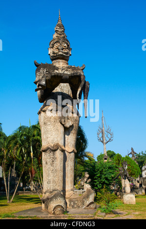 Statue in Xieng Khuan Buddha Park, Provincia di Vientiane, Laos, Indocina, Asia sud-orientale, Asia Foto Stock
