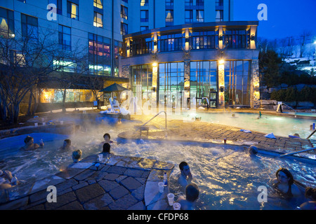 Fairmont Mont Tremblant hotel, Mont Tremblant Ski Resortl, Mont-Tremblant, Laurentians, Quebec, Canada Foto Stock