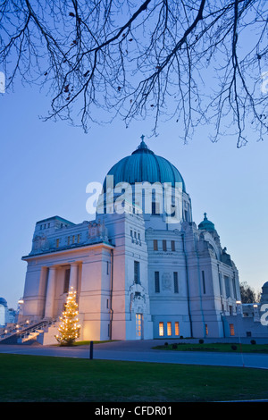 Borromaus chiesa a Vienna il cimitero centrale, luce della sera, Vienna, Austria Foto Stock
