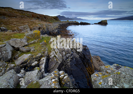 La vista lungo il suono di Raasay, Braes villaggio di Balmeanach, Isola di Skye, Scotland, Regno Unito Foto Stock