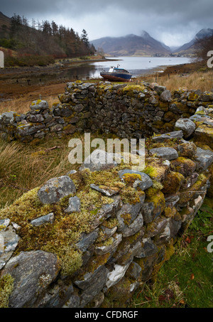 Un moody mattina a Loch Long, Lochalsh, Scotland, Regno Unito, Europa Foto Stock