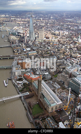 Vista aerea del Tamigi, Tate Modern e dello Shard sulla southbank di Londra Foto Stock