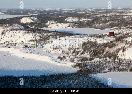 Questa miniera di argento è ora abbandonato, situato appena a sud di grande Bear Lake, Northwest Territories, Canada Foto Stock