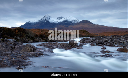 A novembre la vista la mattina della,Cuillin mountain Sgurr nan Gillean, Glen Sligachan, Isola di Skye, Scotland, Regno Unito Foto Stock