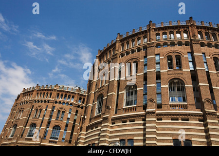 Gasometri, convertita in una città urbana, città gasometro, Simmering, Vienna, Austria, Europa Foto Stock