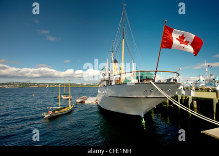 Nave storica Acadia, Museo di marittimi dell'Atlantico, lungomare di Halifax, Nova Scotia, Canada Foto Stock