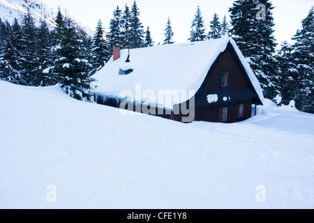 Il vecchio rifugio monti Mare occhio. Monti Tatra Foto Stock