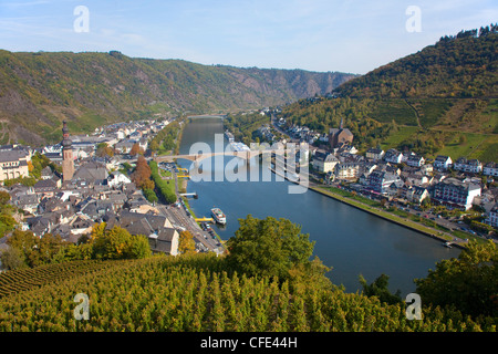 Vista dal castello sul fiume Mosella, a Cochem, Renania-Palatinato, Germania, Europa Foto Stock