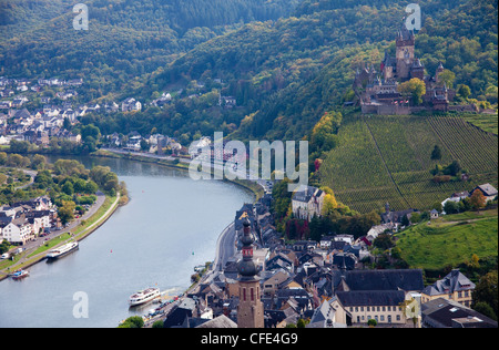 Veduta della cittadina di Cochem, con castello, Moselle, sul fiume Mosella, Renania-Palatinato, Germania, Europa Foto Stock