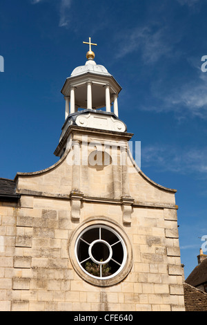 Regno Unito, Gloucestershire, Stroud, Painswick, la chiesa cattolica di Nostra Signora e Santa Teresa la torre e la cupola Foto Stock